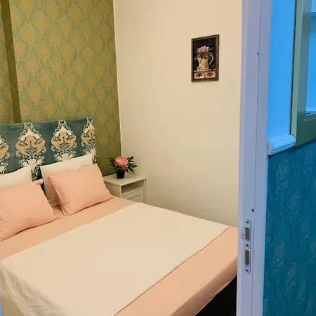 Royal Group Old Apartment *